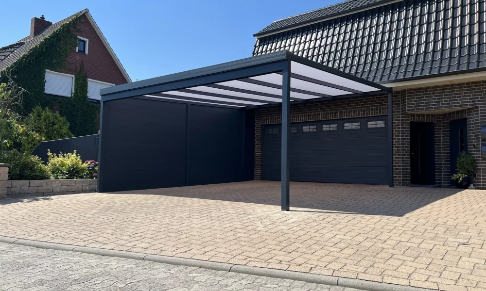Carport mit Milchglas-Dach