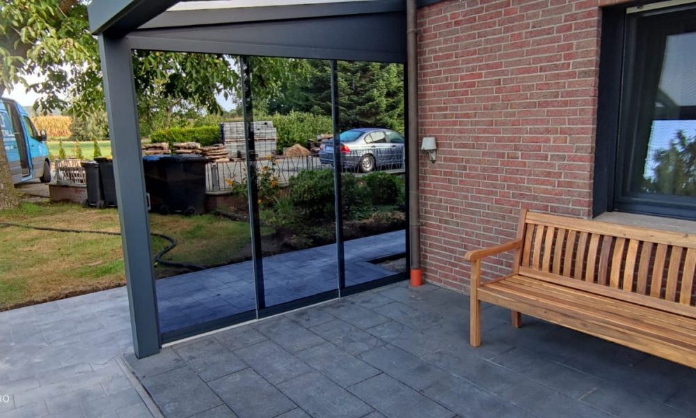 Glasschiebe-Elemente seitlich getönt